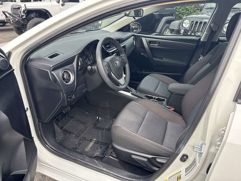 Used 2017 Toyota Corolla LE w/ Carpet Mat Package (TMS) FWD image 13