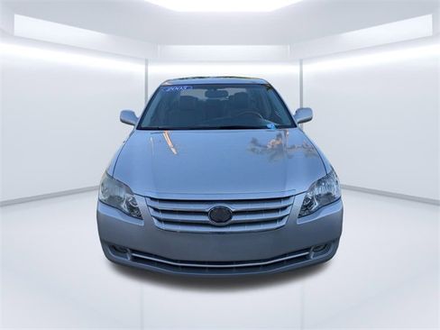Used 2005 Toyota Avalon Limited image 9