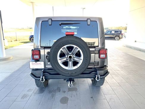 Used 2017 Jeep Wrangler Unlimited Sahara image 6