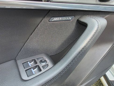 Used 2018 Jaguar F-TYPE Coupe RWD image 11
