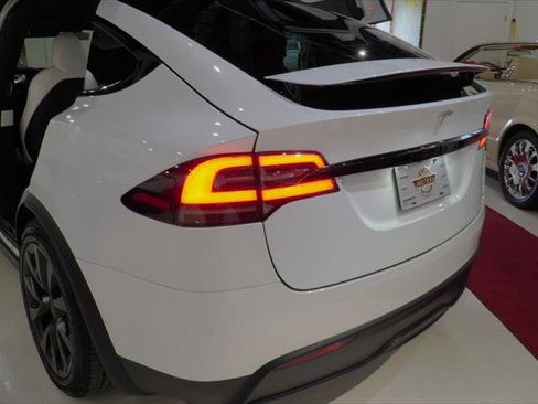 Used 2022 Tesla Model X Plaid image 11