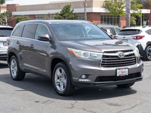 Used 2014 Toyota Highlander Limited Platinum image 3