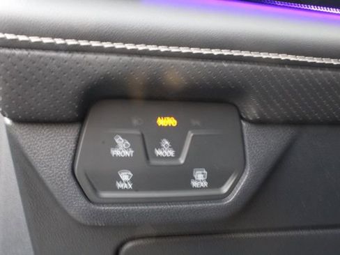 Used 2025 Volkswagen Atlas SEL Premium R-Line image 31