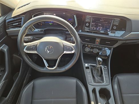 Used 2024 Volkswagen Jetta SE image 14