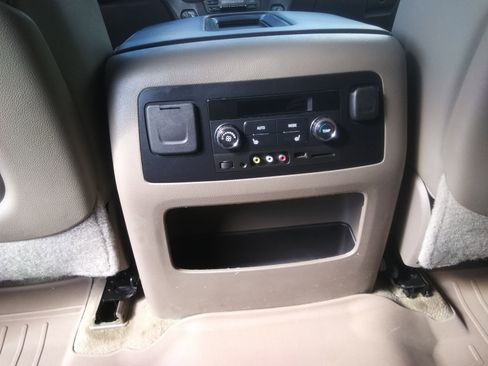 Used 2015 Chevrolet Suburban LT image 14