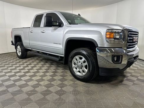 Used 2015 GMC Sierra 2500 SLE w/ SLE Preferred Package image 2