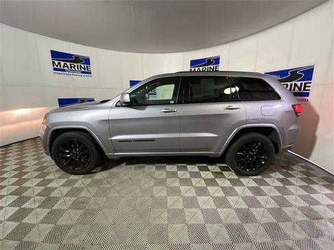 Used 2017 Jeep Grand Cherokee Altitude image 13