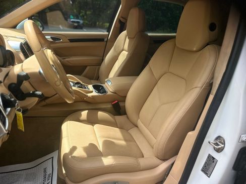 Used 2013 Porsche Cayenne Diesel AWD/4WD image 18