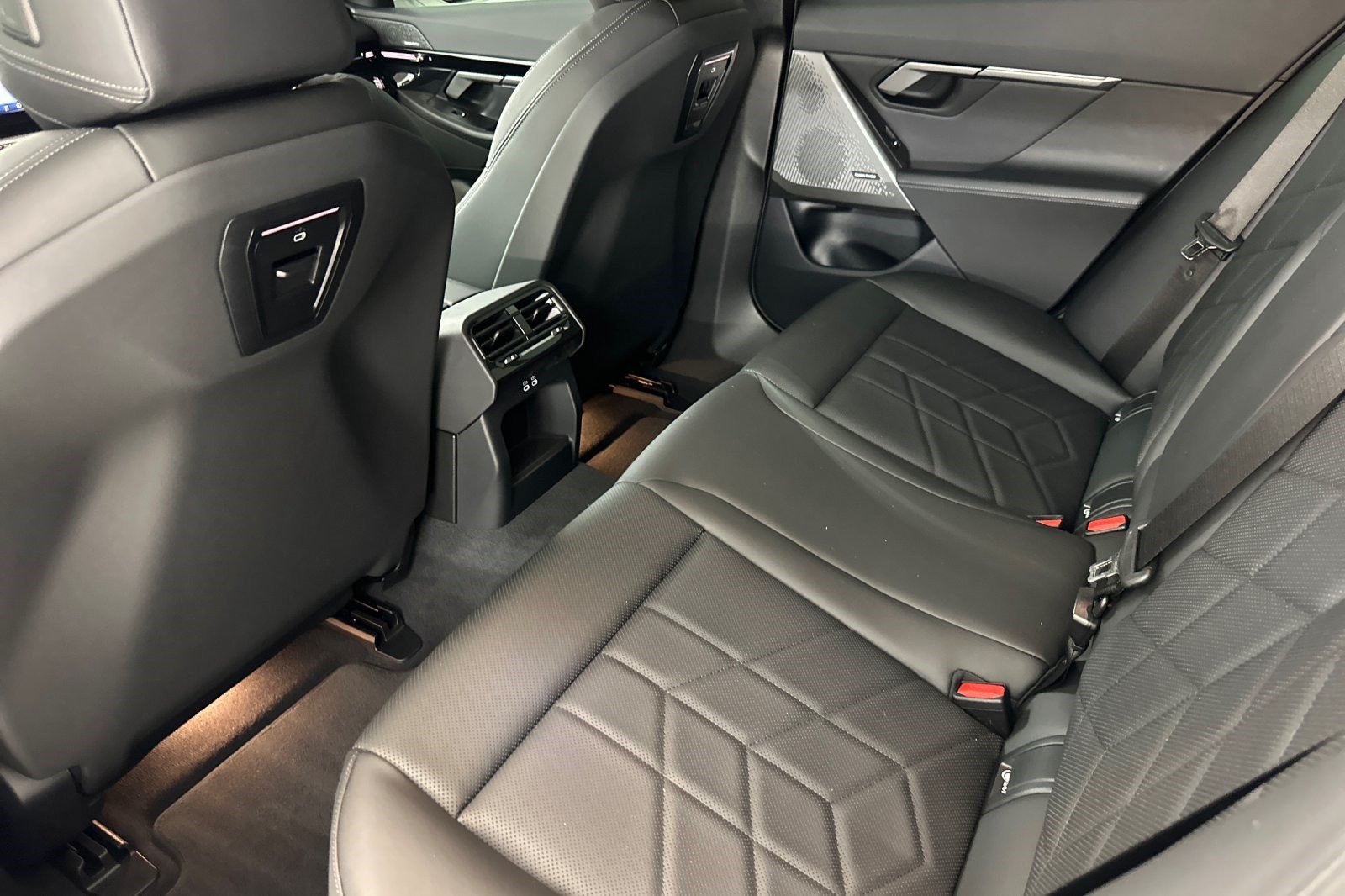 Certified 2024 BMW 530i w/ Convenience Package RWD image 27