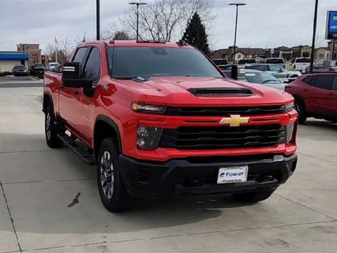 Used 2024 Chevrolet Silverado 2500 Custom w/ Custom Value Package image 4