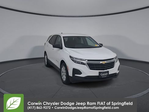 Used 2024 Chevrolet Equinox LS w/ LS Convenience Package FWD image 3