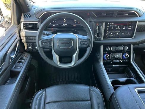 Used 2023 GMC Yukon XL Denali image 24
