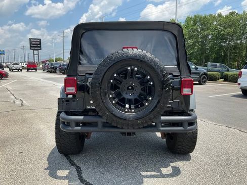 Used 2015 Jeep Wrangler Unlimited Rubicon w/ Connectivity Group AWD/4WD image 23