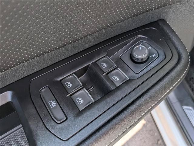 Certified 2025 Volkswagen Atlas Cross Sport SE w/ Panoramic Sunroof Package AWD/4WD image 30