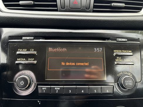 Used 2015 Nissan Rogue S image 21