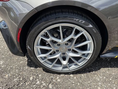 Used 2021 Aston Martin V8 Vantage Coupe image 12