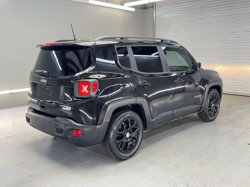 Used 2020 Jeep Renegade Latitude FWD image 10