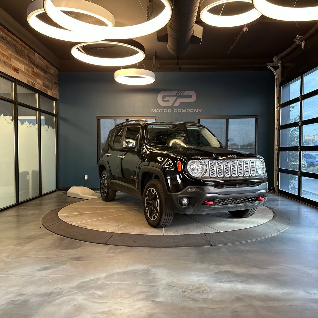 Used 2017 Jeep Renegade Trailhawk w/ Premium Trailhawk Package AWD/4WD image 1