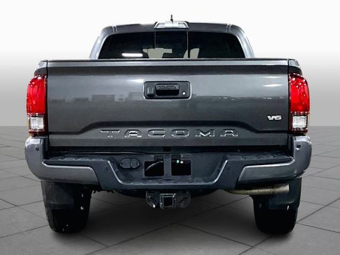 Used 2018 Toyota Tacoma TRD Sport w/ Technology Package image 4