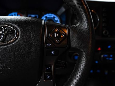 Used 2020 Toyota Tacoma TRD Off-Road w/ Advanced Technology Package AWD/4WD image 15