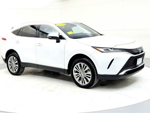 Certified 2024 Toyota Venza XLE image 7