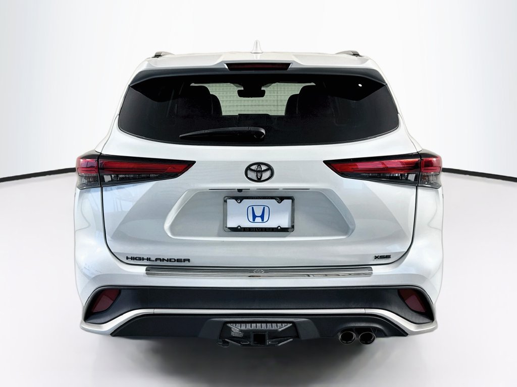 Used 2022 Toyota Highlander XSE FWD image 6