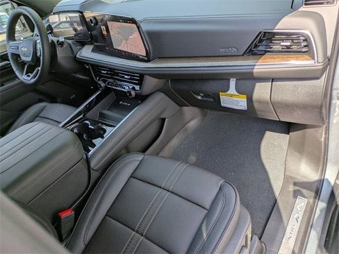 New 2025 Chevrolet Suburban High Country image 33