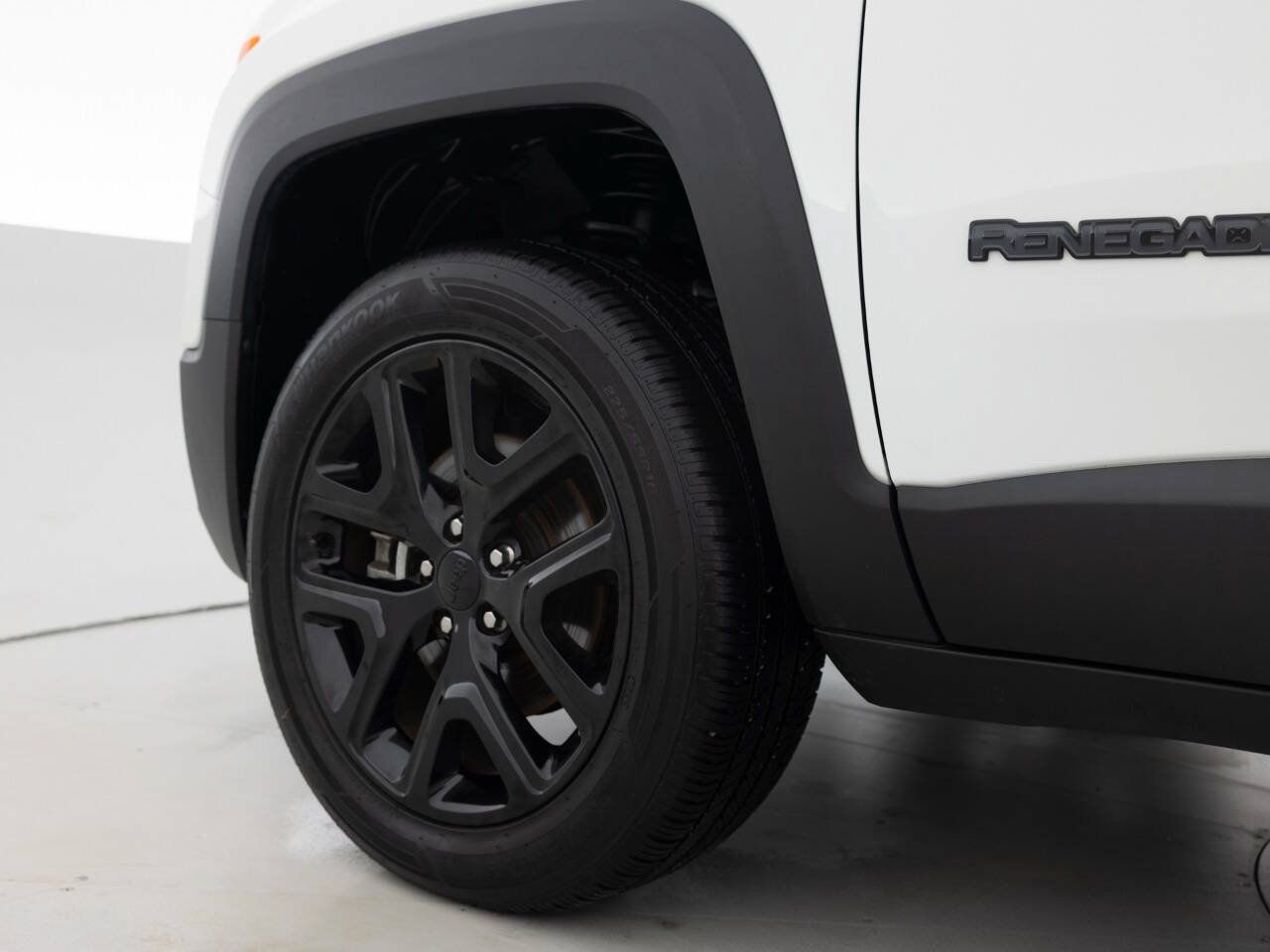 Used 2018 Jeep Renegade Altitude w/ UConnect 8.4 Nav Group AWD/4WD image 17