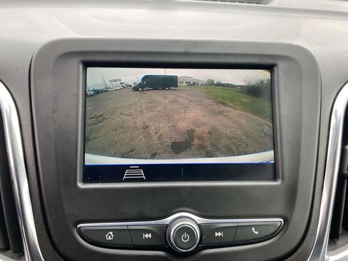 Used 2021 Chevrolet Equinox LS image 21