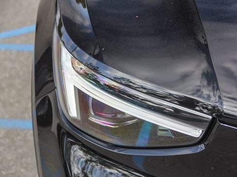 Used 2025 Volvo XC40 B5 Plus w/ Protection Package Premier image 12