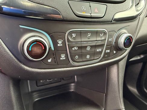 Used 2024 Chevrolet Equinox RS w/ RS Leather Package image 21