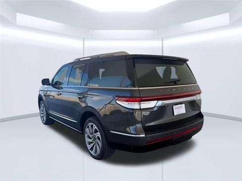 Used 2023 Lincoln Navigator Reserve AWD/4WD image 7