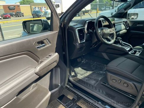 Used 2024 GMC Canyon Elevation w/ Convenience Package AWD/4WD image 10