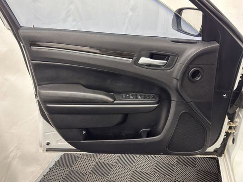 Used 2015 Chrysler 300 Limited image 12