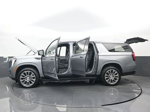 Used 2025 GMC Yukon XL Denali AWD/4WD image 34