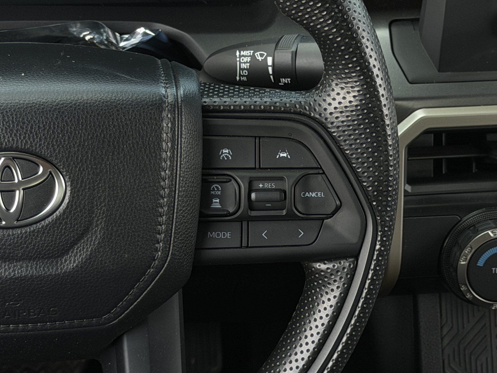 Used 2025 Toyota Tacoma SR5 AWD/4WD image 17