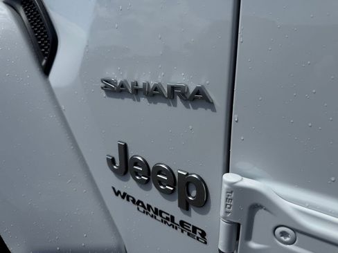 Used 2021 Jeep Wrangler Unlimited Sahara w/ Dual Top Group AWD/4WD image 10
