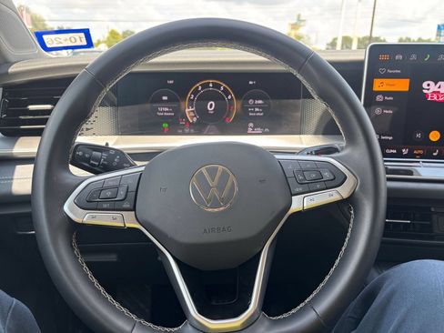 Used 2026 Volkswagen Tiguan SE AWD/4WD image 25