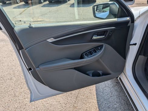Used 2019 Chevrolet Impala LT FWD image 11