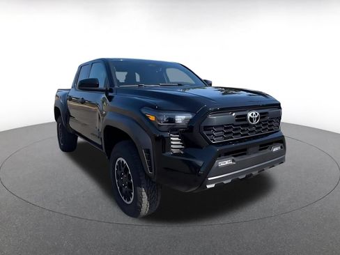 Used 2025 Toyota Tacoma TRD Off-Road AWD/4WD image 3