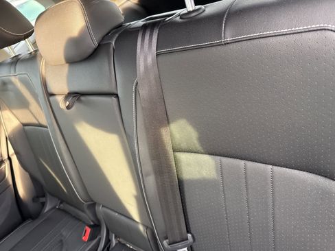 Used 2022 Volkswagen Tiguan SE image 12