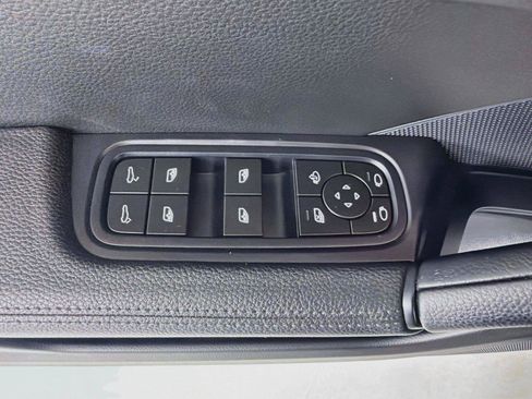 Used 2024 Porsche Cayenne AWD/4WD image 9