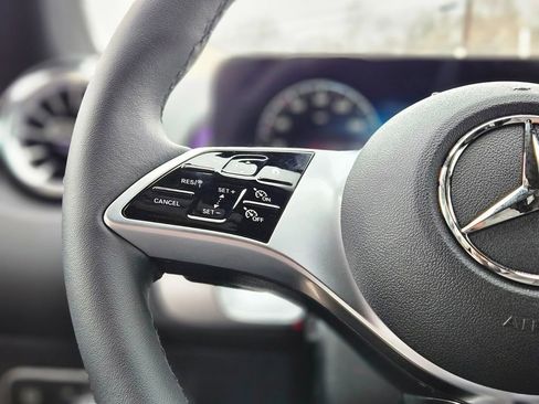 New 2026 Mercedes-Benz GLB 250 4MATIC image 25