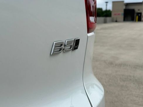 Certified 2025 Volvo XC40 B5 Plus AWD/4WD image 39