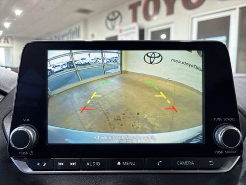 Used 2022 Nissan Sentra SV image 17