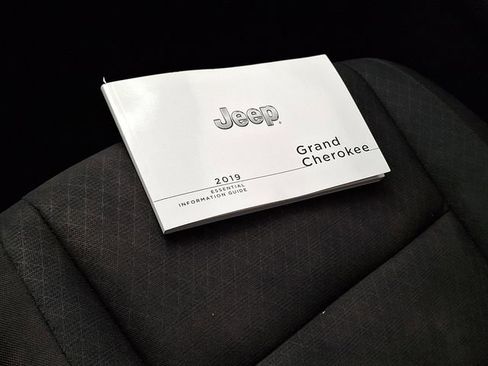 Used 2019 Jeep Grand Cherokee Laredo AWD/4WD image 31