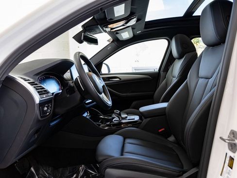Certified 2025 BMW X4 xDrive30i image 14