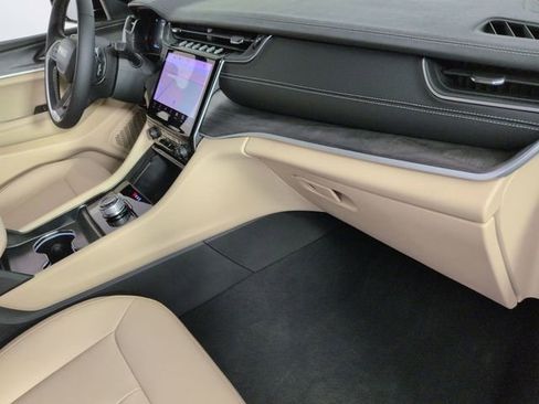 Certified 2025 Jeep Grand Cherokee L Limited image 34