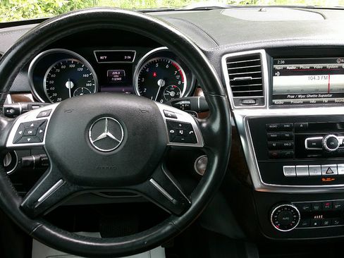 Used 2015 Mercedes-Benz GL 450 4MATIC image 39