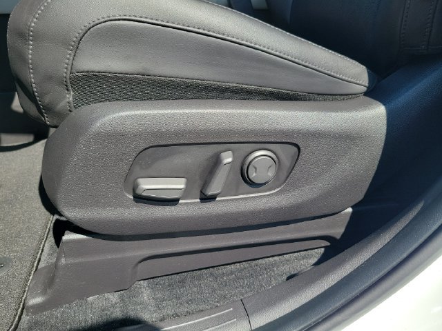 Certified 2024 Kia Carnival EX FWD image 16